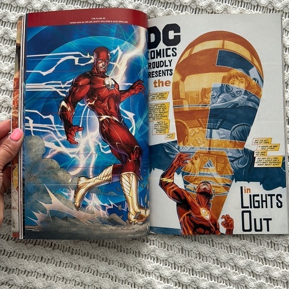 Dc comics • the flash volume 1 move forward book - Picture 10 of 13